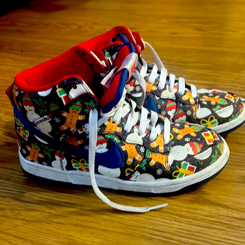 l Nike SB Dunk High
Concepts Ugly Christmas Sweater (2017) USED